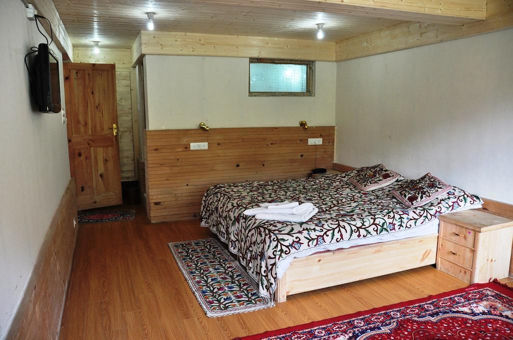 Himalaya House Hotel Pahalgām Quarto foto